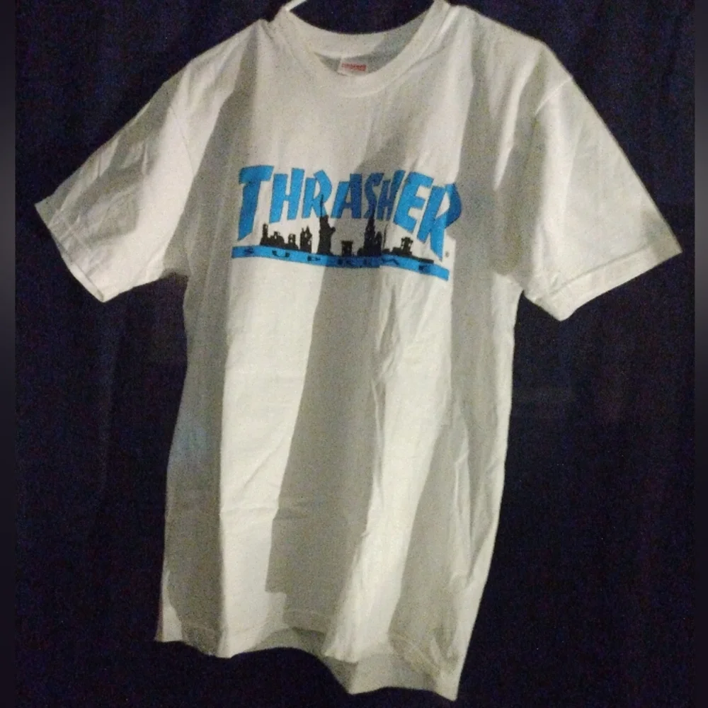 Supreme 21FW Thrasher Skyline Short Sleeve Mens T-Shirt In White - Picture 5 of 7